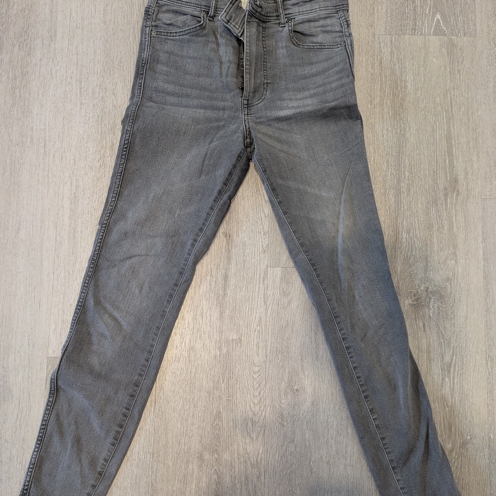 ❤️ 3 For $30 - H&M Women's Skinny Jeans in Gray